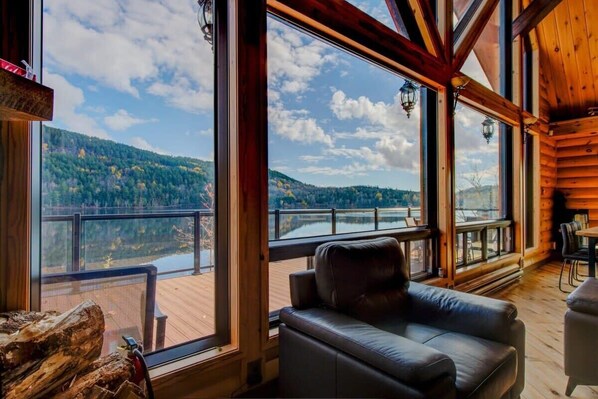 Interior - Le Trésor du Lac (Mandeville)