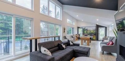 Victoria - Hot tub, Golf and Pet friendly