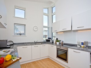 Dishwasher, high chair - 2 bedroom accommodation in Carbis Bay, near St Ives (Carbis Bay, near St Ives)