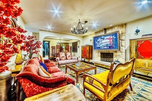 41-inch flat-screen TV with digital channels, TV, Netflix