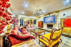 41-inch flat-screen TV with digital channels, TV, Netflix