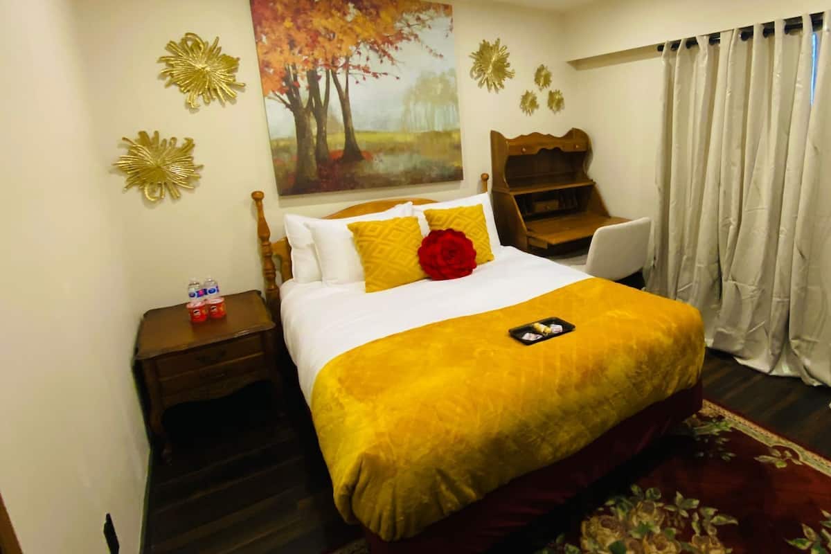 Egyptian cotton sheets, premium bedding, down duvets, pillow-top beds