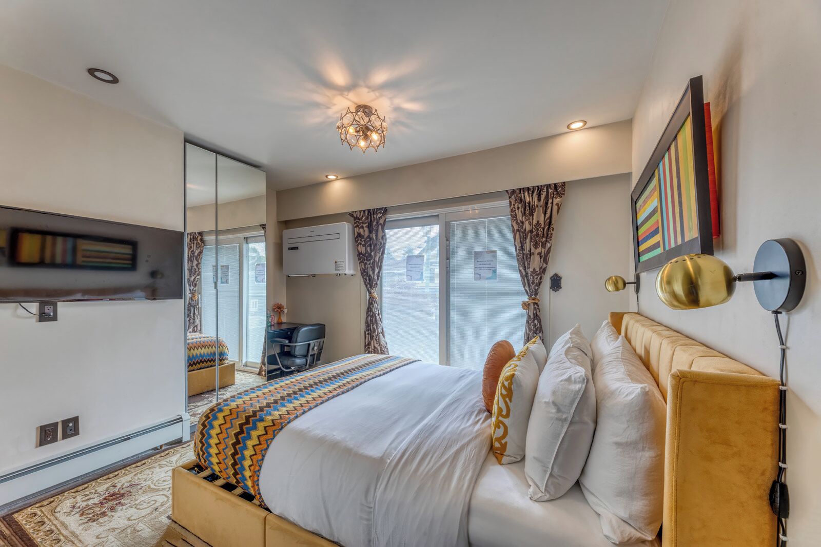 Photo - Neocolonial Nouveau Kensington Vacation Home