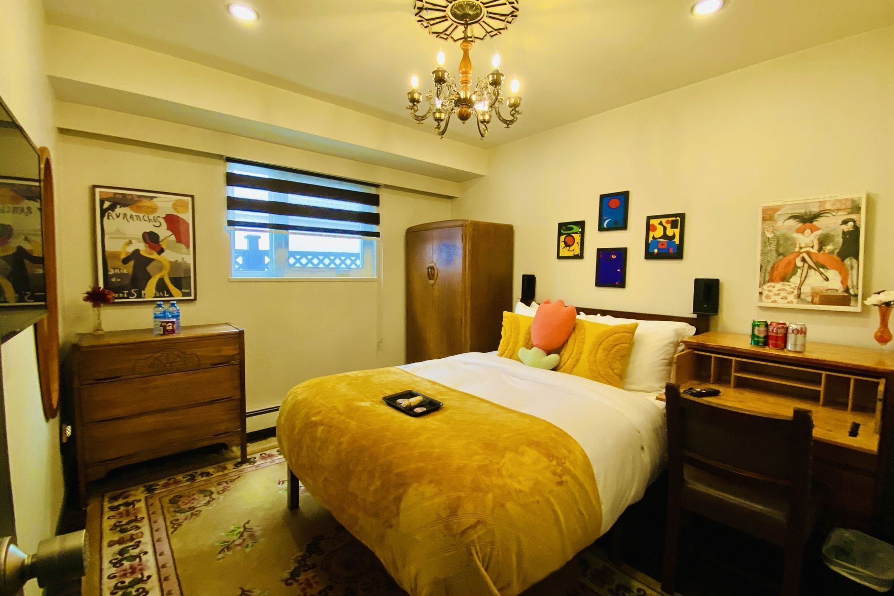 Egyptian cotton sheets, premium bedding, down duvets, pillow-top beds