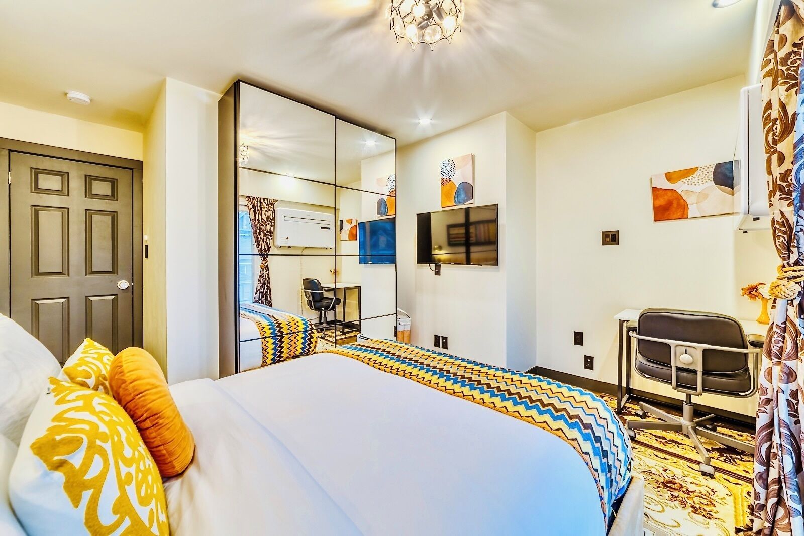 Photo - Neocolonial Nouveau Kensington Vacation Home