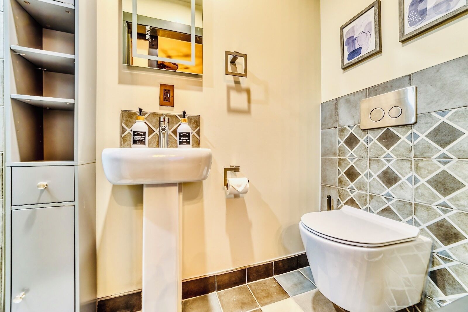 Photo - Neocolonial Nouveau Kensington Vacation Home