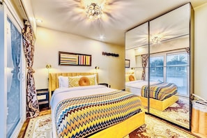 1 bedroom, Egyptian cotton sheets, premium bedding, down duvets