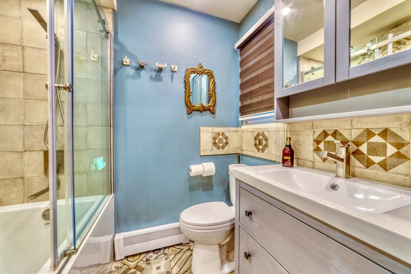 Photo - Neocolonial Nouveau Kensington Vacation Home