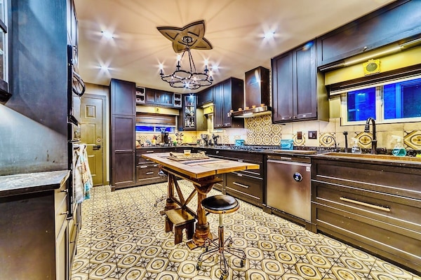 Refrigerador con freezer, microondas, cafetera/tetera