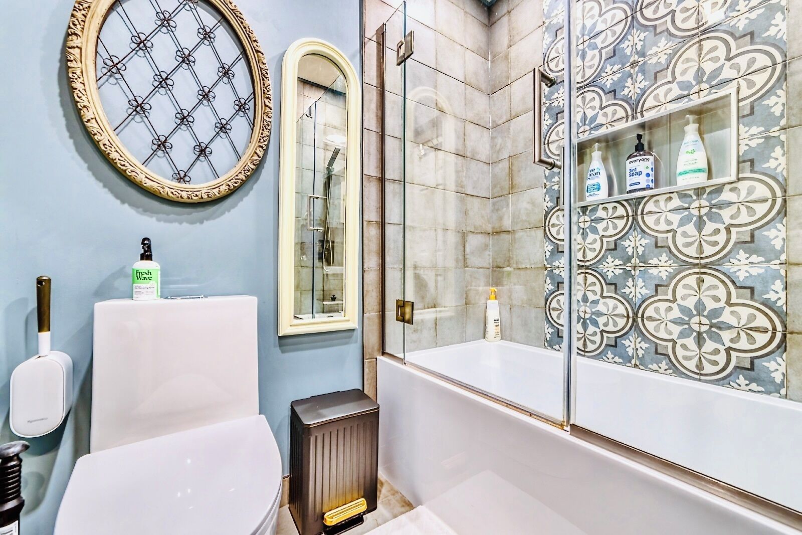 Photo - Neocolonial Nouveau Kensington Vacation Home