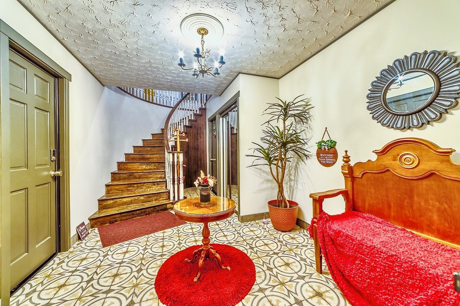Photo - Neocolonial Nouveau Kensington Vacation Home