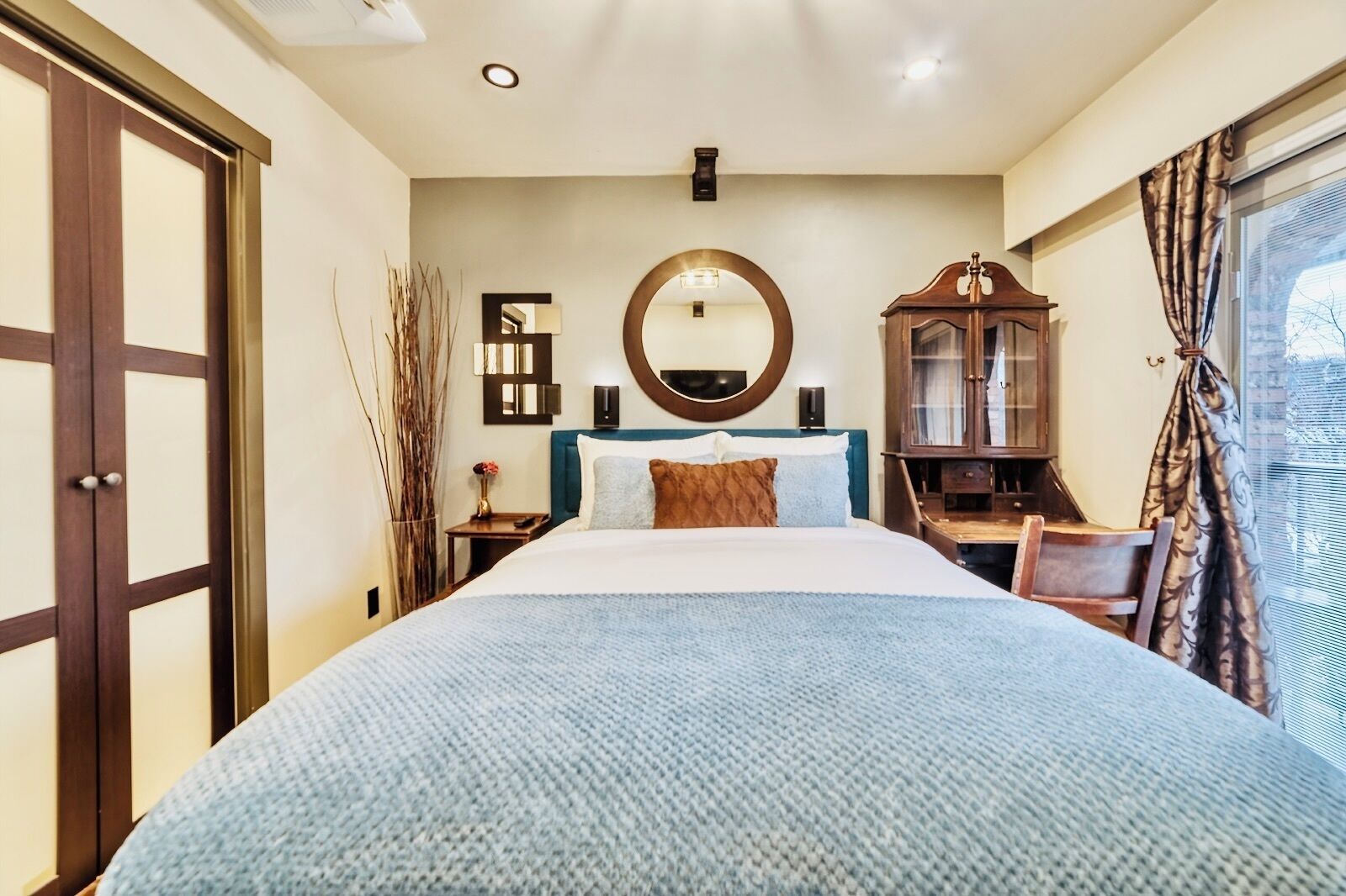 Photo - Neocolonial Nouveau Kensington Vacation Home