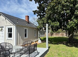 A house with a porch, outdoor seating, and a tree. - Edenton Historic District, Walk Downtown, Dogs Welcome, Fenced Yard! (Edenton)