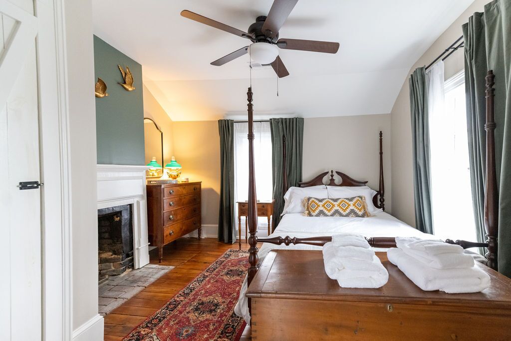 3 bedrooms, desk, iron/ironing board, free WiFi