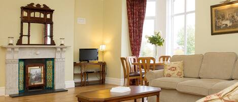 Télévision, cheminée