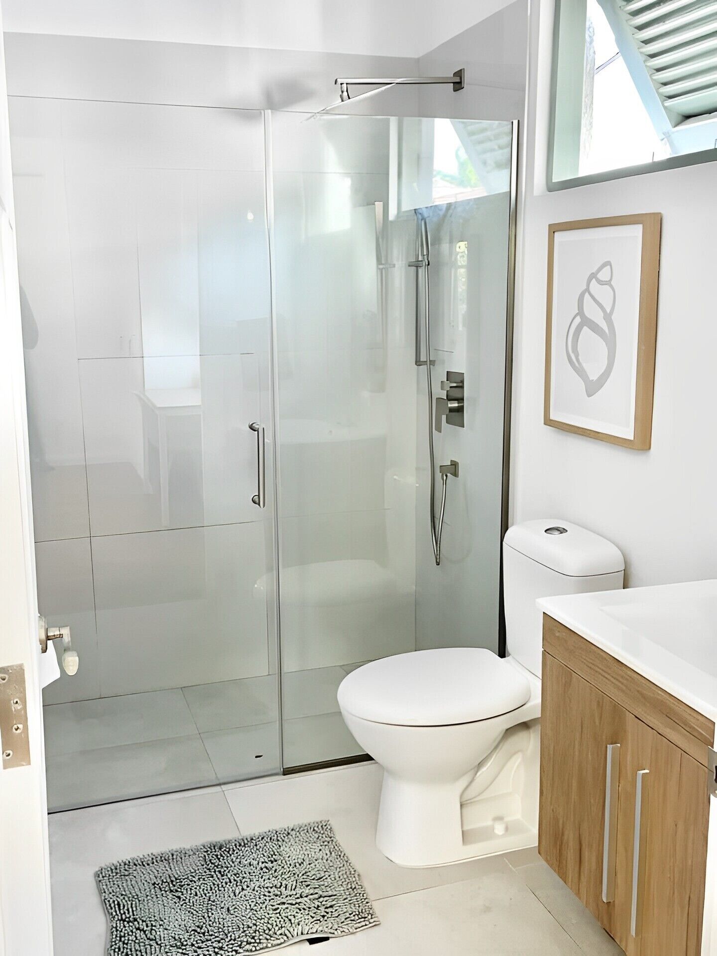 Combined shower/tub, hair dryer, towels, soap