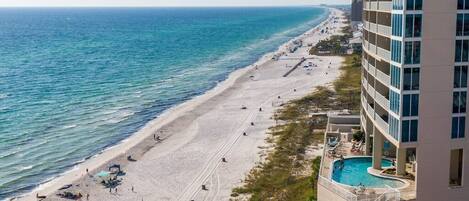 Am Strand, Liegestühle, Strandtücher