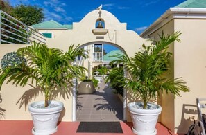 Exterior - Villa Rosa (West End)