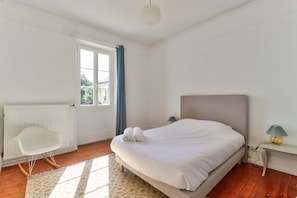 7 Schlafzimmer, Schreibtisch, Bügeleisen/Bügelbrett, kostenloses WLAN