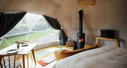 Lavender - Luxury Dome with private hot tub, 15 min from beaches