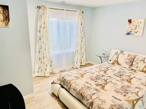 3 bedrooms, desk, iron/ironing board, free WiFi