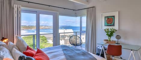 5 bedrooms, desk, iron/ironing board, free WiFi