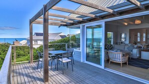 Outdoor dining - Sunridge Aan Zee | Luxury Beach Villa Onrus Beach (Onrus)