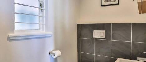Baignoire, séchoir à cheveux
