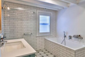 Badewanne, Haartrockner