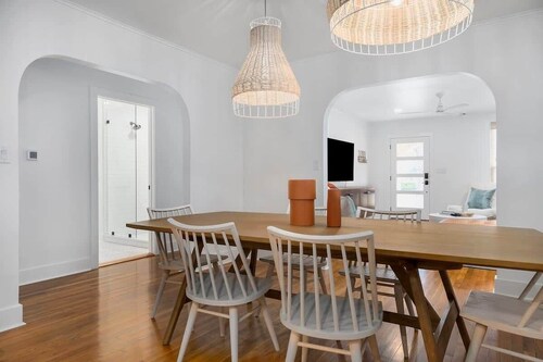 Das 406 Gasthaus, Hot tub, Game Room, Walk to Main