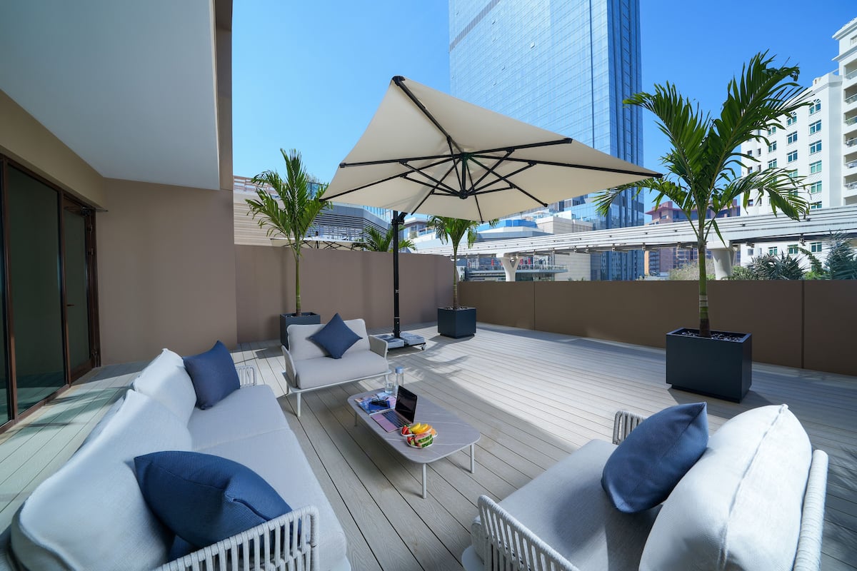 Deluxe One Bedroom Apartment with study | Terraza o patio