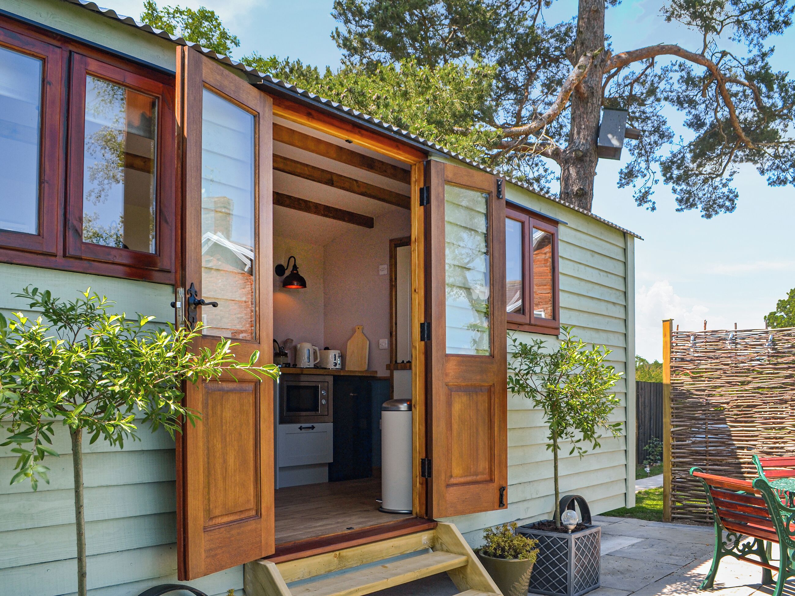 المنشأة من الخارج