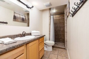 Hair dryer, towels - The Shredder`s Shanty - Close to Ski Resorts! (Cottonwood Heights)