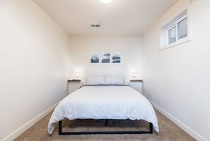 2 chambres, fer et planche à repasser, accès au Wi-Fi (inclus)