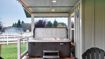 Tina de hidromasaje al aire libre