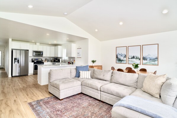 Smart-TV, Videospiele, Tischfußball, Tischtennisplatte