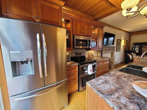 Luxurious & Elegant With Waterfalls & Water Views