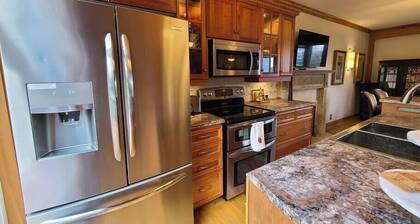 Luxurious & Elegant With Waterfalls & Water Views