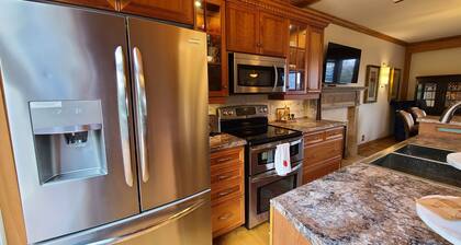 Luxurious & Elegant With Waterfalls & Water Views