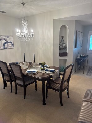 Dining - Retirement dream come true (Leesburg)