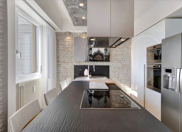 Full-size fridge - Appartamento Familiare Venezia Italia (Venice)