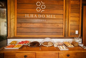 Free daily cooked-to-order breakfast
