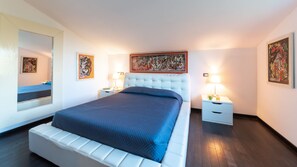 5 bedrooms, desk, iron/ironing board, free WiFi