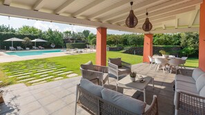 Outdoor dining - Villa Kimia 8, Emma Villas (Acireale)