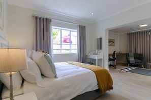 4 bedrooms, desk, iron/ironing board, free WiFi