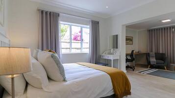 4 bedrooms, desk, iron/ironing board, free WiFi