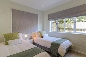 4 bedrooms, desk, iron/ironing board, free WiFi