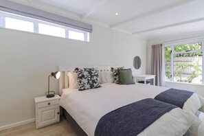 4 chambres, bureau, fer et planche à repasser, accès au Wi-Fi (inclus)