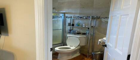 Asciugacapelli, asciugamani, sapone, shampoo