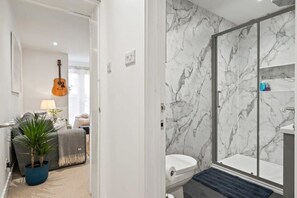 Shower, hair dryer, towels